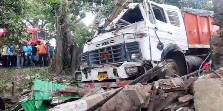 birbhum rampurhat a truck lost control and entered the food shop, dead 3 Birbhum: বীরভূমের রামপুরহাটে নিয়ন্ত্রণ হারিয়ে খাবারের দোকানে ঢুকে গেল লরি, মৃত ৩