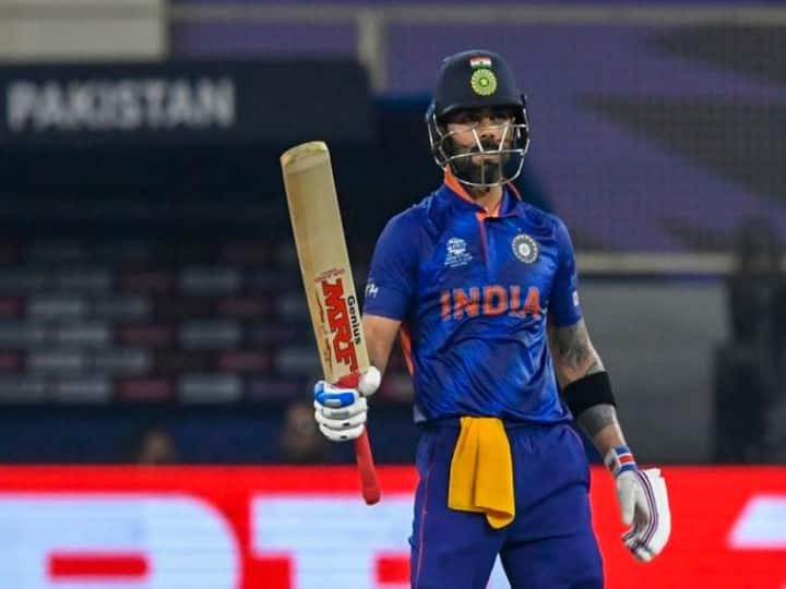 Indian Captain virat Kohli becomes Player with most half century in T20 world cups after scoring 50 against Pakistan டி20 உலகக் கோப்பையில் புதிய சாதனை படைத்த விராட் கோலி- அது எந்த சாதனை பட்டியல் ?