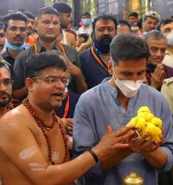 या चित्रपटात यामी गौतम आणि पंकज त्रिपाठी यांच्याही भूमिका आहेत. बॉलिवूड हंगामाच्या रिपोर्टनुसार, दिग्दर्शक अमित राय यांनी सप्टेंबरमध्ये मुंबईत या सोशल कॉमेडी चित्रपटाचे शूटिंग सुरू केलं आहे. (Photo:@yashh____25/IG)