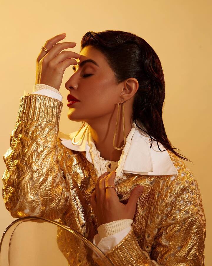 दरम्यान, सुकेश चंद्रशेखर मनी लॉन्ड्रिंग प्रकरणी आता बॉलिवूड सेलिब्रिटीही ईडीच्या रडारवर आल्याचं दिसत आहे.  (Photo:@jacquelinef143/IG)