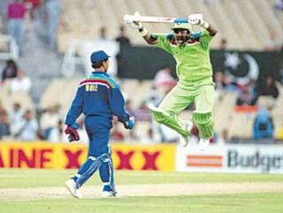 T20 WC IND vs PAK: ਜਦੋਂ ਮੈਦਾਨ 'ਚ ਬਣਿਆ ਤਣਾਅ ਦਾ ਮਾਹੌਲ, ਭਾਰਤ-ਪਾਕਿ ਮੈਚ 'ਚ ਮੈਦਾਨ 'ਚ ਦੇਖਣ ਨੂੰ ਮਿਲੀ ਜ਼ੋਰਦਾਰ ਝੜਪ 