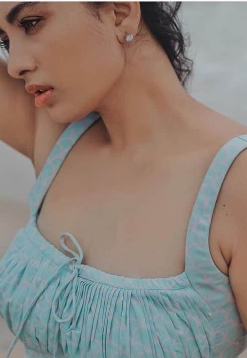 பனி வாடை வீசும் காற்றில் சுகம் யார் சேர்த்ததோ?