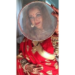 मानसी नाईकचा करवा चौथ लूक; दीपाली सय्यदची खास कमेंट