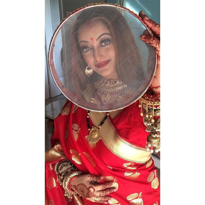 मराठी चित्रपटसृष्टीतील प्रसिद्ध अभिनेत्री मानसी नाईक तिच्या वेगवेगळ्या लूकमधील फोटो सोशल मीडियावर शेअर करते.