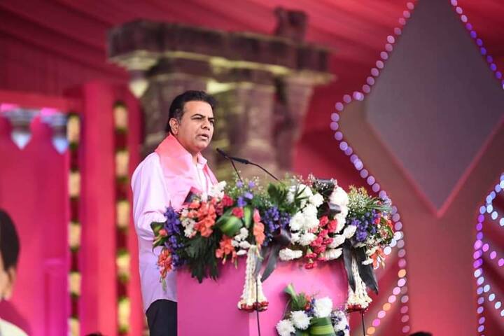 ప్లీనరీలో ప్రసంగిస్తున్న మంత్రి కేటీఆర్(Source: TRS Paryt Twitter)