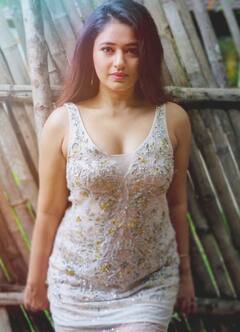 Poonam Bajwa pics: இணையத்தை கலக்கும் பூனம் பஜ்வாவின் புதிய போட்டோஸ்..!