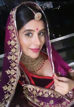 Karwa Chauth 2021: Mom-To-Be Charu Asopa Sen Flaunts Baby Bump In Beautiful Traditional Attire- See Pics