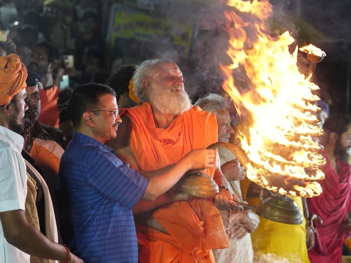 Arvind Kejriwal on 2-day visit to Ayodhya and attended the evening aarti of river Saryu ANN Ayodhya News: अयोध्या के 2 दिन के दौरे पर CM अरविंद केजरीवाल, सरयू नदी की संध्या आरती में हुए शामिल