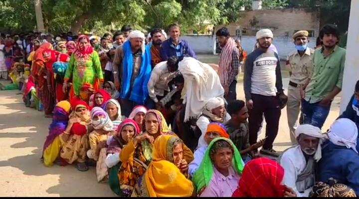 ਇਸੇ ਤਰ੍ਹਾਂ ਐਗਰੀਕਲਚਰ ਦੇ ਐਸ.ਡੀ.ਓ ਰਮੇਸ਼ ਕੁਮਾਰ ਰੋਹਿਲਾ ਨੇ ਦੱਸਿਆ ਕਿ ਅੱਜ ਝੱਜਰ ਤੋਂ ਨਾਰਨੌਲ ਤੱਕ ਰੂੜੀ ਦੀਆਂ 800 ਬੋਰੀਆਂ ਆਉਣੀਆਂ ਹਨ, ਪਰ ਇਸ ਵਿੱਚ ਕੁਝ ਸਮਾਂ ਲੱਗੇਗਾ।