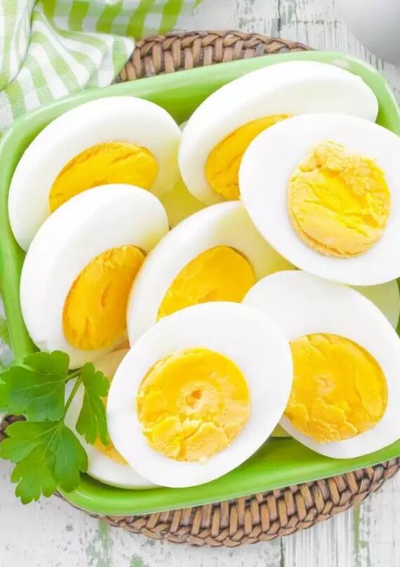 Eggs a boon for health You will be surprised to know the benefits of eating eggs ਸਰਦੀਆਂ 'ਚ ਅੰਡੇ ਖਾਣ ਦੀ ਕਿਉਂ ਦਿੱਤੀ ਜਾਂਦੀ ਸਲਾਹ! ਫਾਇਦੇ ਜਾਣ ਕੇ ਹੋ ਜਾਓਗੇ ਹੈਰਾਨ