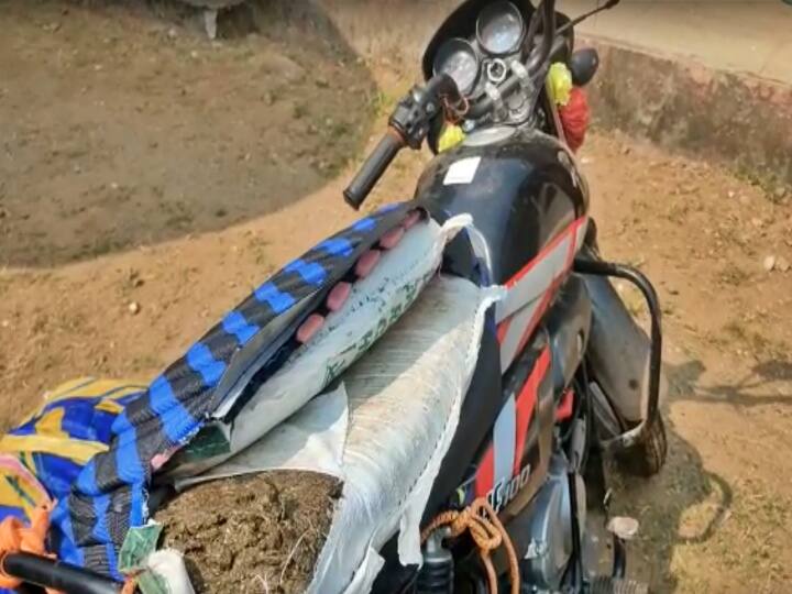 East Godavari Crime news ganja transported in bike seat East Godavari Crime:  బైక్ సీటు కింద గంజాయి సీక్రెట్ గా రవాణా... కేటుగాళ్ల ఎత్తును చిత్తుచేసిన పోలీసులు