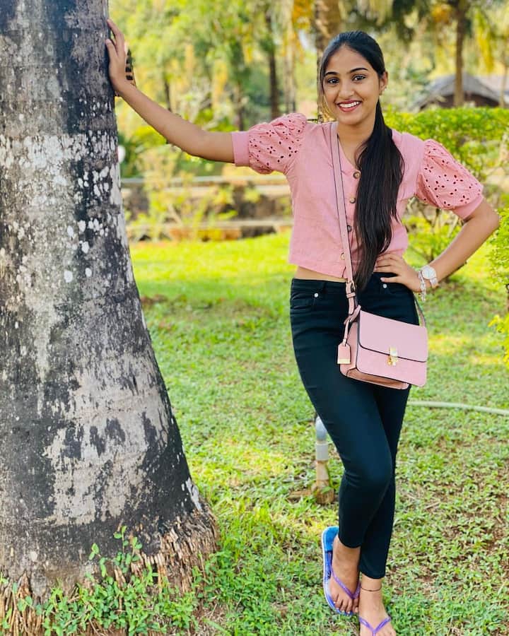 (Image credit: Instagram) ప్రణవి మానుకొండ క్యూట్ పిక్స్