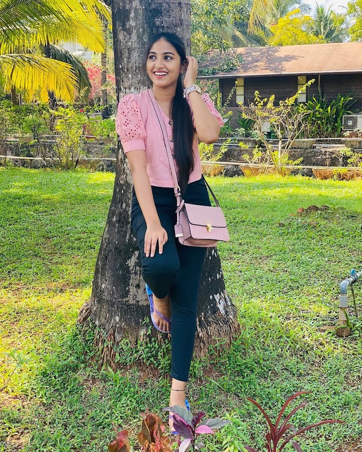 (Image credit: Instagram) ప్రణవి మానుకొండ క్యూట్ పిక్స్
