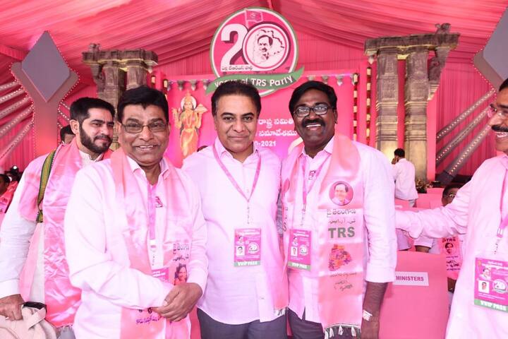టీఆర్ఎస్ ప్లీనరీలో మంత్రులు కేటీఆర్, పువ్వాడ అజయ్, ఎంపీ నామా నాగేశ్వరరావు(Source: TRS Party Twitter)రావు