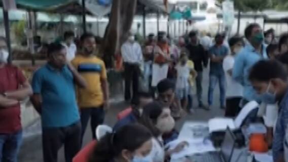 સુરતઃ ગૃહરાજ્યમંત્રી હર્ષ સંઘવીએ શાકભાજી વિક્રેતાઓ સાથે કરી મુલાકાત, શું કરી ચર્ચા?