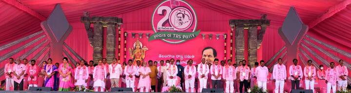 టీఆర్ఎస్ ప్లీనరీ పార్టీ ముఖ్యనేతలతో సీఎం కేసీఆర్(Source: V Srinivas Goud Twitter)