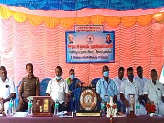 மயிலாடுதுறை : 198 புதிய மாணவர்களை சேர்க்கை: பள்ளிக்கு பள்ளிக்கல்வித்துறை அதிகாரிகள் பாராட்டு!