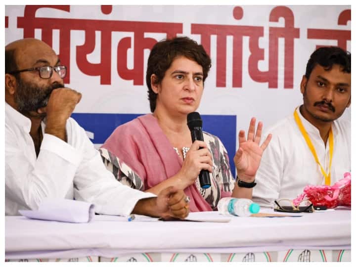 UP Assembly Election 2022: Congress Priyanka Gandhi Vadra Announcements in Uttar Pradesh Like AAP SP UP Election 2022: आप और सपा की तरह उत्तर प्रदेश में चुनावी घोषणाएं किए जा रही हैं प्रियंका गांधी वाड्रा