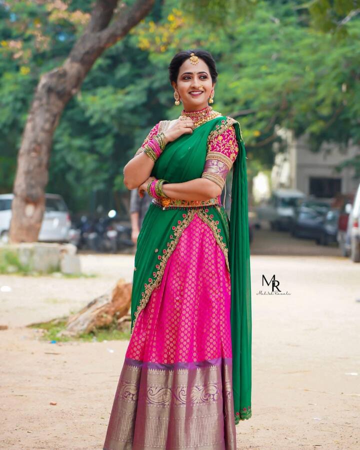 (Photo Courtesy : Instagram) బిగ్ బాస్ సీజన్ 4లో కంటెస్టెంట్ గా పాల్గొని గొడవల జోలికి పోకుండా మంచి పేరు తెచ్చుకుంది.