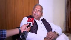 SP सांसद Sukhram Singh Yadav ने Priyanka Gandhi के चुनावी वादों पर ली चुटकी