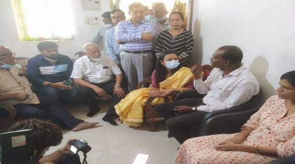 TMC's delegation meets family of deceased Goa young girl TMC in Goa : গোয়ার সৈকতে রহস্যমৃত্যু যুবতির, পরিবারের সঙ্গে দেখা করল তৃণমূলের প্রতিনিধি দল