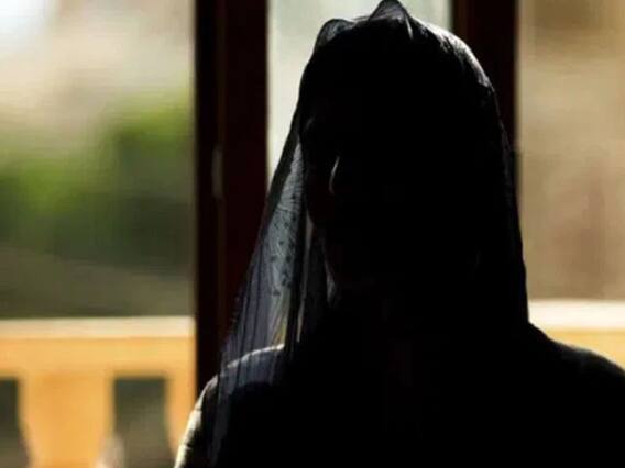 Crime News: పిల్లాడు కాదు.. కామాంధుడు.. పొలాల్లోకి లాక్కెల్లి.. 21 ఏళ్ల యువతిపై అత్యాచారయత్నం Crime News: పిల్లాడు కాదు.. కామాంధుడు.. పొలాల్లోకి లాక్కెల్లి.. 21 ఏళ్ల యువతిపై అత్యాచారయత్నం