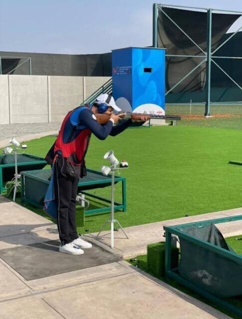 માનવજીતસિંધ સંધુના પાસે બખ્તિયારૂદિન મલિકે તાલીમ મેળવી.આ તાલીમ દરમિયાન તેના માતા પણ સાથે રહ્યા. પણ એપ્રિલ મહિનો બખ્તિયાર માટે આઘાત લઇને આવ્યો, કોરોનાની બીજી વેવમાં તેની માતા નુસરત બહેનનું નિધન થયું. તે સમયે તે તૂટી ગયો હતો.