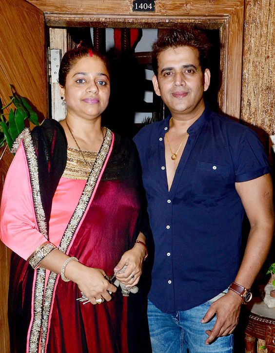 Ravi Kishan Love Story: पत्नी प्रीति को देवी मानकर पैर छूते हैं रवि किशन, 11वीं में हुआ थी मोहब्बत, जानिए पूरी लव स्टोरी