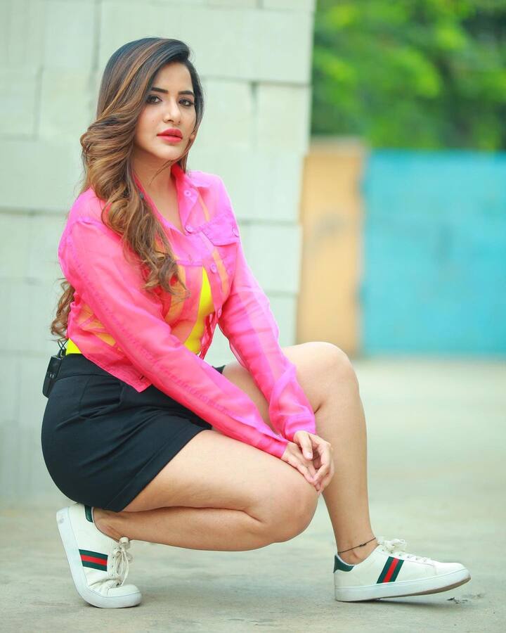 (Image credit: Instagram) ఇంత బోల్డ్ గా అషురెడ్డి ఇంటర్య్వూ చేయడం ఇదే తొలి