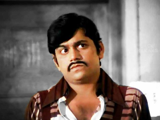 विनोदाचा बादशाह लक्ष्मीकांत बेर्डे यांची आठवणीनं नकळत डोळ्याच्या कडा पाणावून गेल्याशिवाय राहत नाहीत.