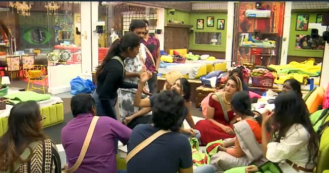 Bigg Boss 5 Tamil Day 23 Promo 2 sruthi and tamarai selvi continue to fight over coin issue Bigg Boss 5 Tamil Promo: ‛நாங்க எல்லாம் ரெண்டானோம்...’ கதறி கதறி அழும் பிக்பாஸ் போட்டியாளர்கள்!