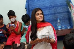 পথশিশুদের সঙ্গে কেক কেটে উপহার বিতরণ, অন্যরকম জন্মদিন পালন মধুমিতার