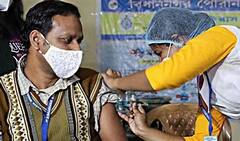 Covid: করোনার চোখরাঙানির মধ্যেই টিকা-তরজায় সরগরম রাজনীতি| Bangla News