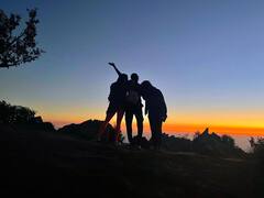 Janhvi Kapoor अपने गर्ल गैंग के साथ पहाड़ो में घूम रही हैं, देखने को मिला एक्ट्रेस का नेचुरल लुक