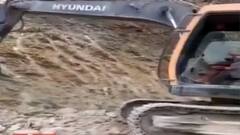 Kalimpong: অবশেষে ধস সরিয়ে বিরিকদাঁড়ায় শুরু যান চলাচল । Bangla News