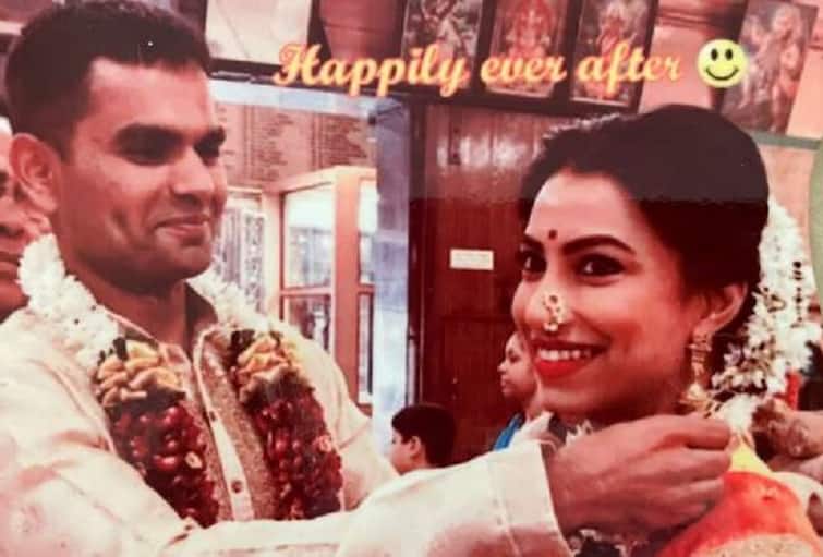 Sameer Wankhede's Wife Kranti Redkar Tweets Wedding Pics, Thwarts Nawab Malik’s 'Conversion' Allegations Sameer Wankhede's Wife Kranti Redkar Tweets Wedding Pics, Thwarts Nawab Malik’s 'Conversion' Claims
