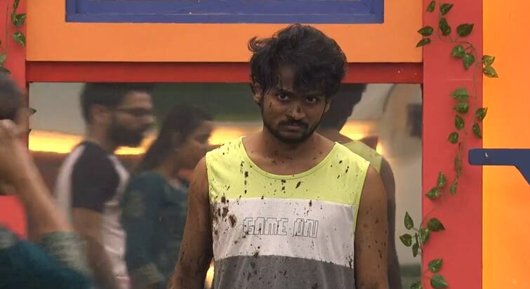 Bigg Boss 5 Telugu: Shanmukh wins Captaincy Contenders task Bigg Boss 5 Telugu: కెప్టెన్సీ పోటీదారుల టాస్క్ కోసం హౌస్ మేట్స్ పాట్లు.. పేడలో దిగి మరీ..