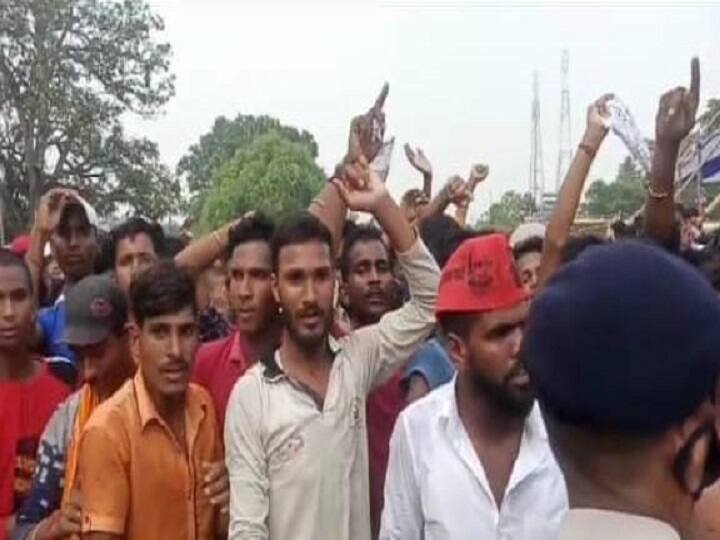 Bihar By-Election: तारापुर में नीतीश कुमार की सभा में हंगामा, युवाओं ने रोजगार की मांग को लेकर लगाए नारे