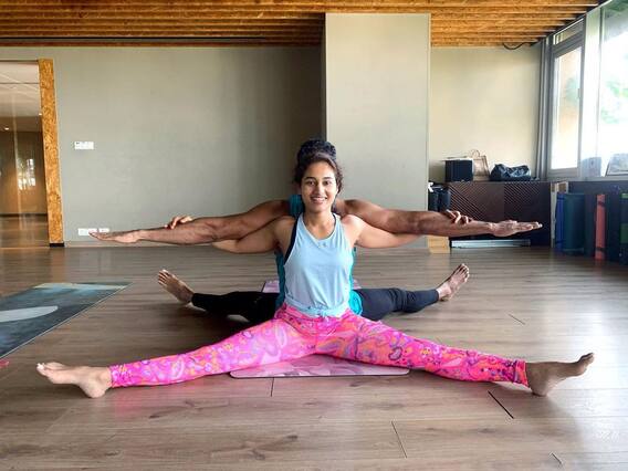 Pooja Ramachandran Yoga: బిగ్ బాస్ బ్యూటీ పూజా రామచంద్రన్ యోగా ఫొటోస్