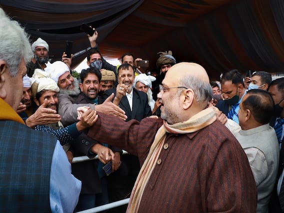 Amit Shah J&K Visit: अमित शाह की कश्मीर की धरती से आतंकवाद को खुली चुनौती, बुलेटप्रूफ शीशा हटवाकर दिया भाषण, पुलवामा के CRPF कैंप में गुजारी रात Amit Shah J&K Visit: अमित शाह की कश्मीर की धरती से आतंकवाद को खुली चुनौती, बुलेटप्रूफ शीशा हटवाकर दिया भाषण, पुलवामा के CRPF कैंप में गुजारी रात