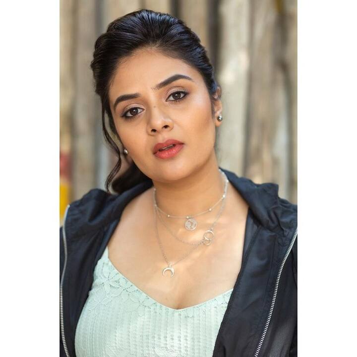 (Photo Courtesy: Instagram) బుల్లితెరపై యాంకర్ గా మంచి గుర్తింపు తెచ్చుకున్న శ్రీముఖి ఈ మధ్యకాలంలో జోరు తగ్గించింది.