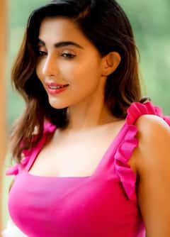 parvati nair pics: வெள்ளை ரோஸில் கொள்ளையடிக்கும் பார்வதி நாயர்...!