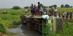 East Burdwan: নিয়ন্ত্রণ হারিয়ে রায়নার নয়ানজুলিতে উল্টে গেল যাত্রীবোঝাই বাস, জখম প্রায় ৭