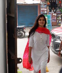 পথশিশুদের সঙ্গে কেক কেটে উপহার বিতরণ, অন্যরকম জন্মদিন পালন মধুমিতার