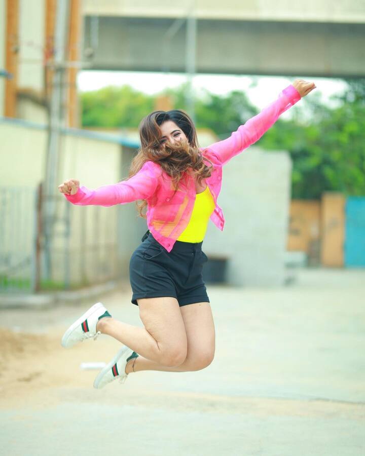 (Image credit: Instagram) బిగ్ బాస్ బ్యూటీ అషు రెడ్డికి రోజురోజుకి ఫ్యాన్ ఫాలోయింగ్ పెరిగిపోతోంది.