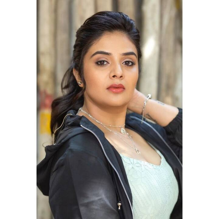 (Photo Courtesy: Instagram) తాజాగా శ్రీముఖి కొన్ని ఫోటోలను ఇన్స్టాగ్రామ్ లో షేర్ చేసింది.