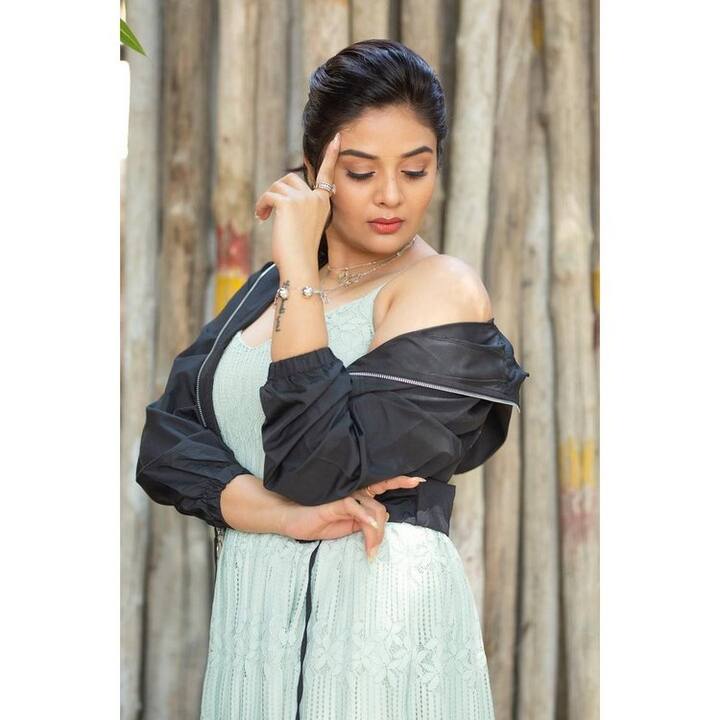 (Photo Courtesy: Instagram) ఈ ఫొటోల్లో ఆమె క్యూట్ లుక్స్ కి ఆడియన్స్ ఫిదా అవుతున్నారు.