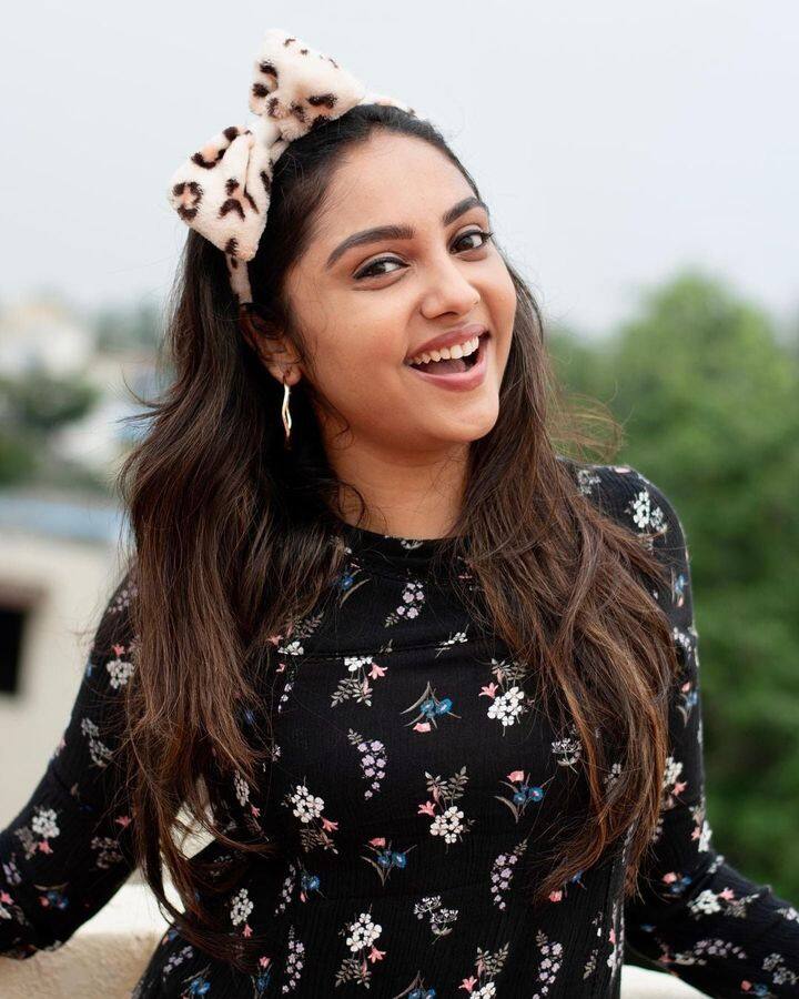 என்னமோ ஏதோ எண்ணம் திரளுது கனவில்..