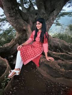 Megha Akash Photos: பர்த்டே பேபி மேகா ஆகாஷ் புகைப்படங்கள்