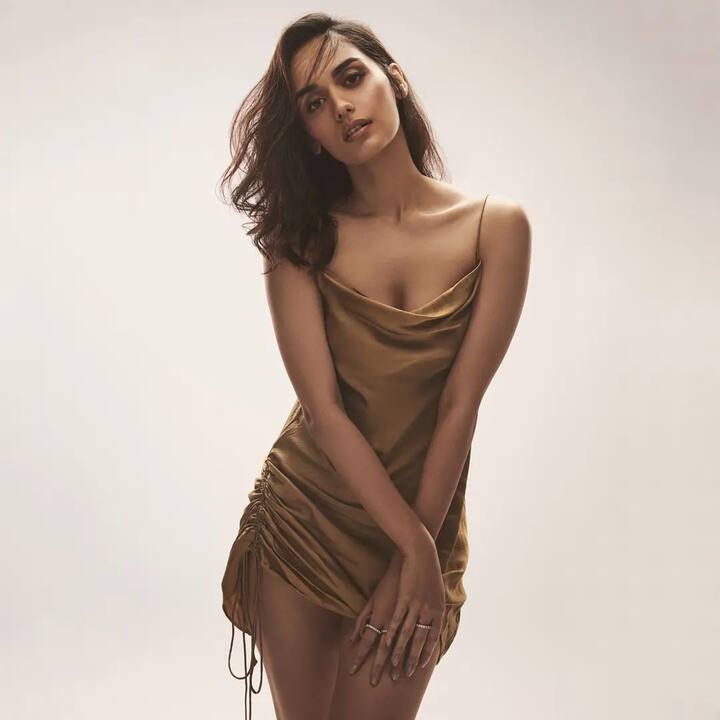 (Image Credit/ Manushi Chhillar Instagram) 2017లో మిస్ వరల్డ్ టైటిల్ గెలుచుకున్న మానుషి చిల్లర్ బీటౌన్లో కథానాయికగా రాణించాలని అనుకుంది. అదే సమయంలో కరోనా హడావుడి ఉడండంతో ఆమె తొలిసినిమా ' పృథ్వీరాజ్' వాయిదాపడుతూ వచ్చింది. అందాల పోటీల్లో గెలిచిన భామలంతా వెంటవెంటనే అవకాశాలు అందుకున్నా మానుషి కెరీర్ పై కరోనా దెబ్బేసింది.